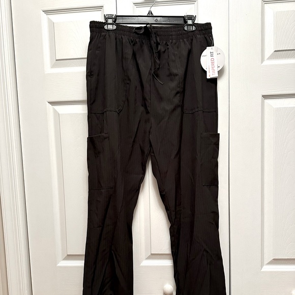 *NWT* Scrub Bottoms - Picture 1 of 4